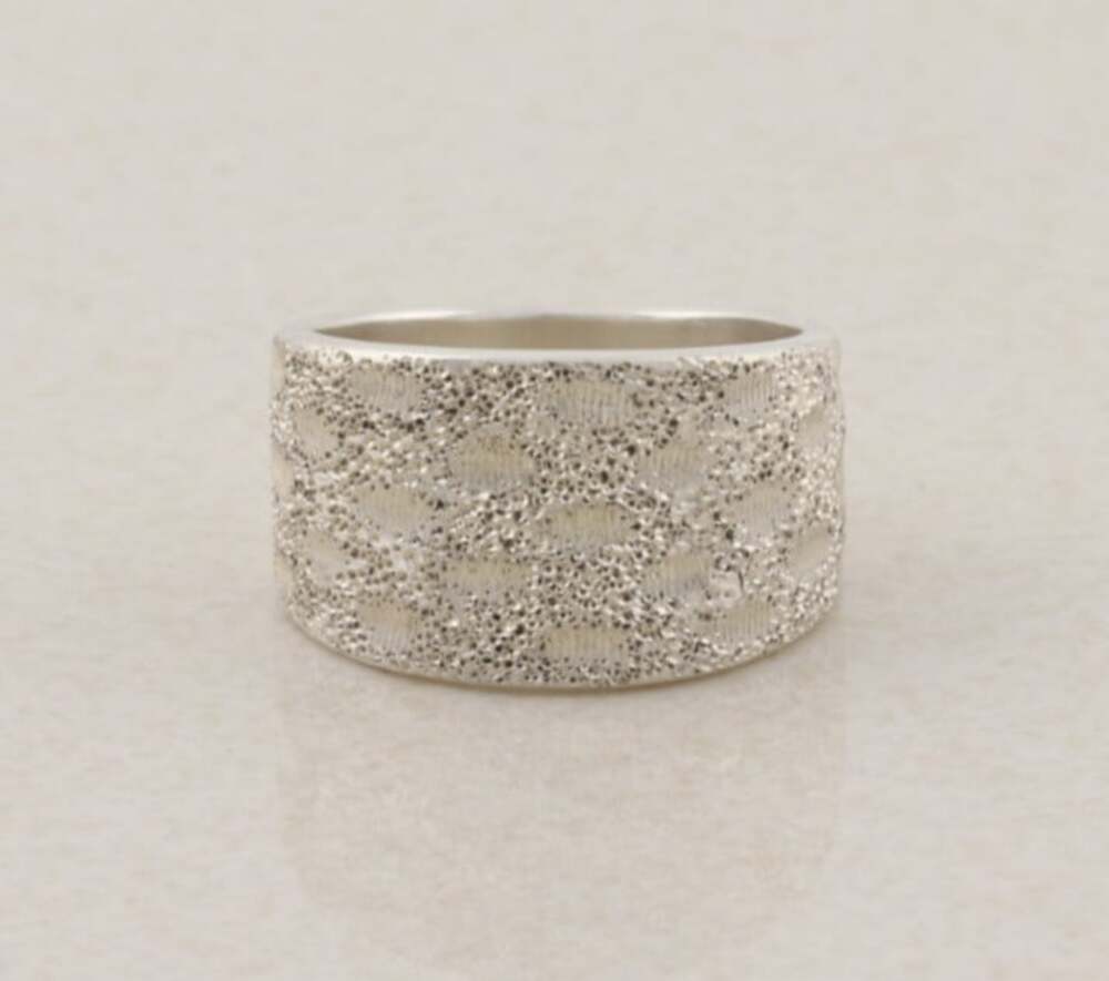 Sterling Silver Shiny Textured Thick Band Ring Size 6 1/2